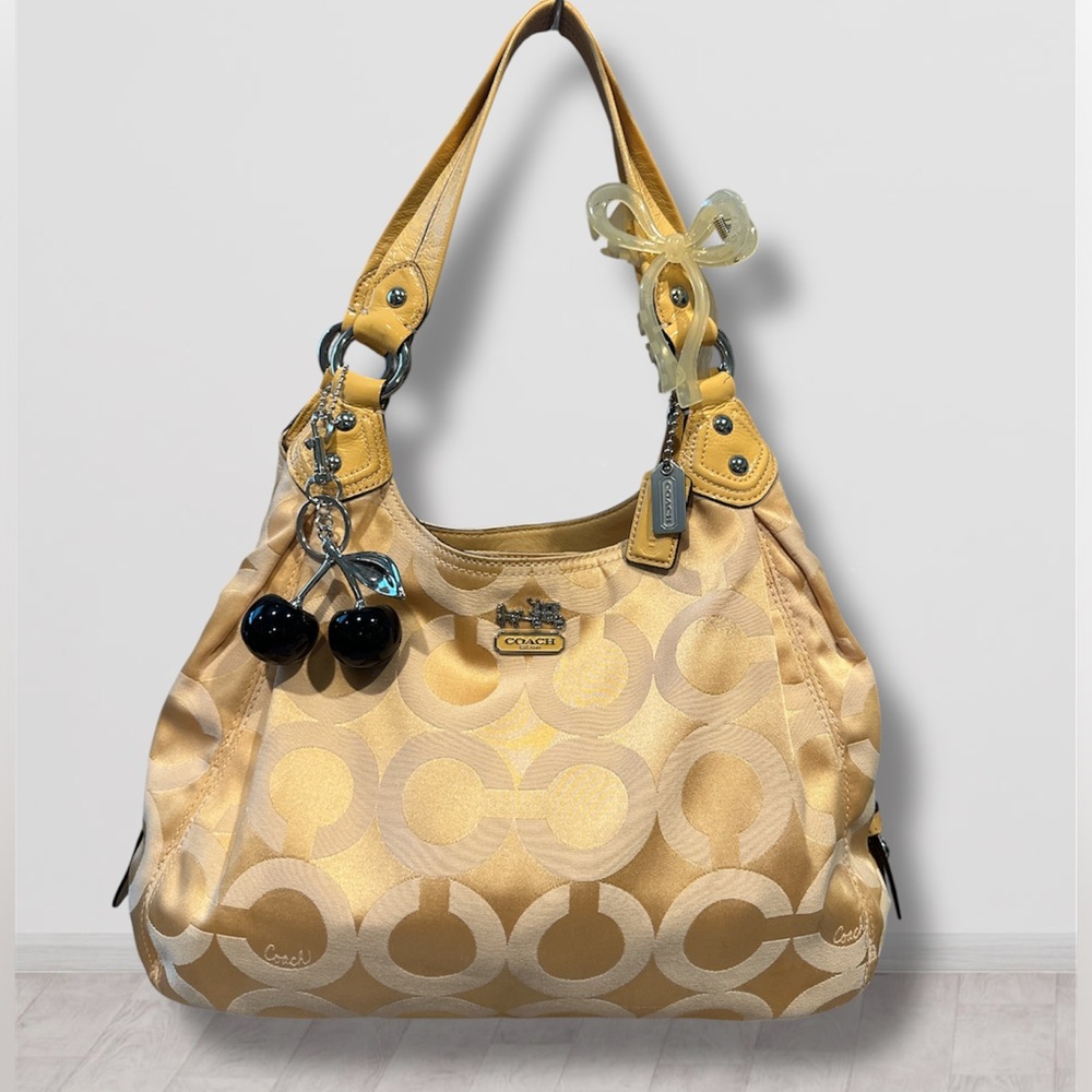 Coach Madison Opt Art Maggie Shoulder Bag. A1073-14305